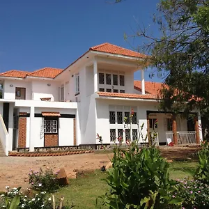 https://alison-daves-guesthouse.about-kampalahotels.com